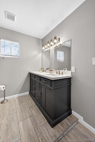 222 Dale Court, Ballwin, MO 63011