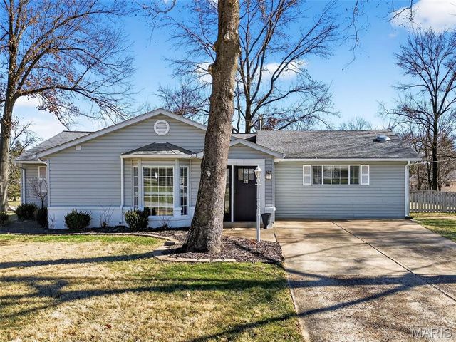 222 Dale Court, Ballwin, MO 63011