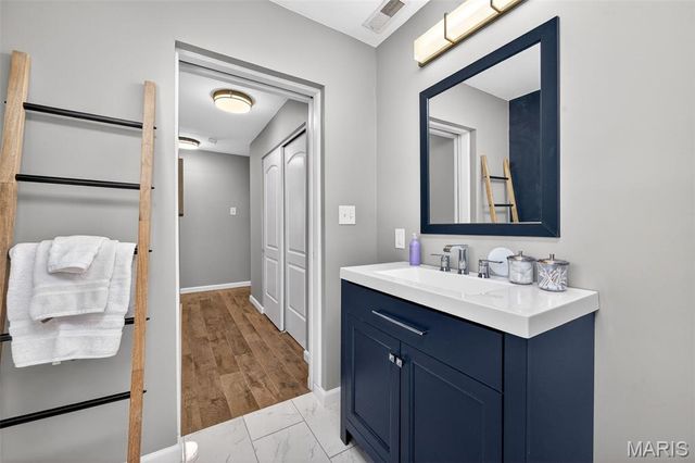 222 Dale Court, Ballwin, MO 63011