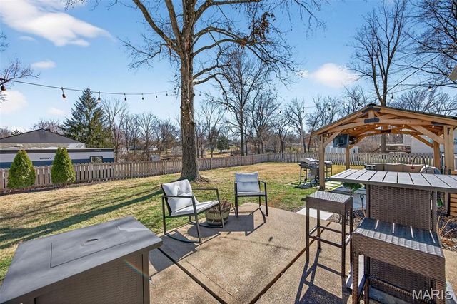 222 Dale Court, Ballwin, MO 63011