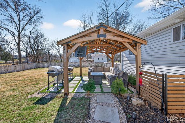 222 Dale Court, Ballwin, MO 63011