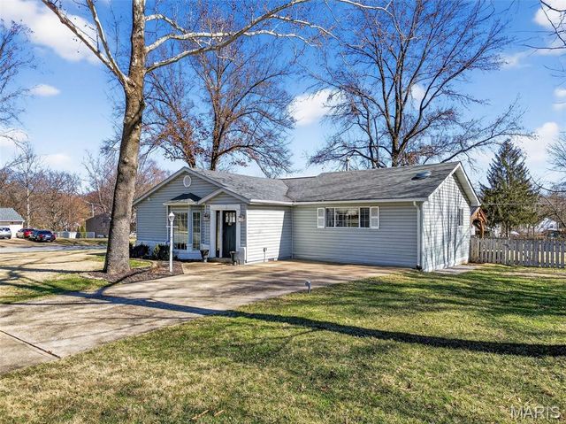 222 Dale Court, Ballwin, MO 63011