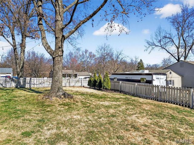 222 Dale Court, Ballwin, MO 63011