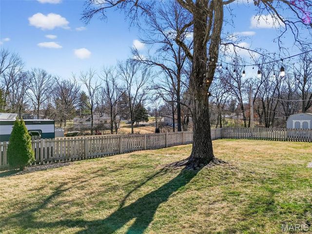 222 Dale Court, Ballwin, MO 63011