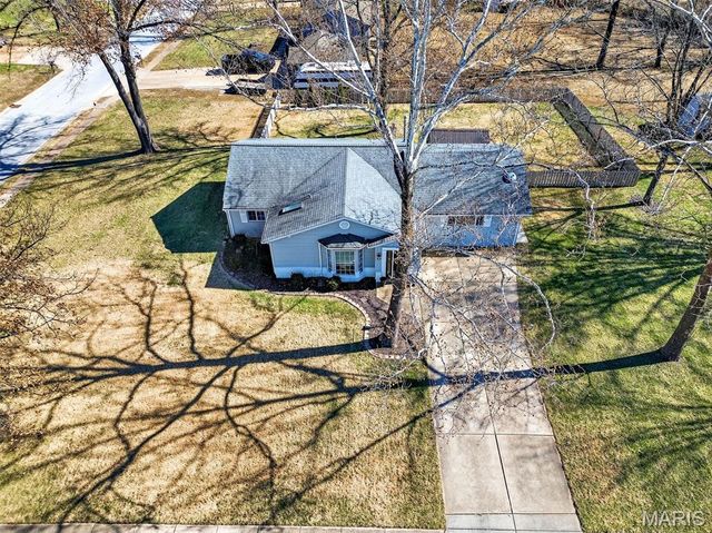 222 Dale Court, Ballwin, MO 63011