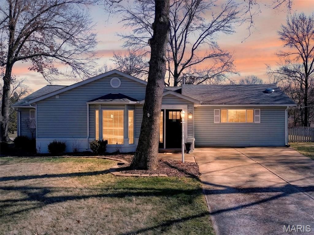 222 Dale Court, Ballwin, MO 63011