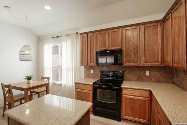 5718 Thunder Oaks, San Antonio, TX 78261