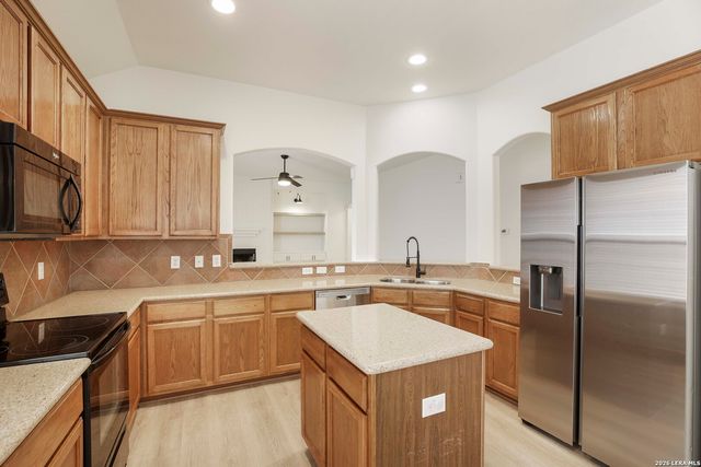 5718 Thunder Oaks, San Antonio, TX 78261