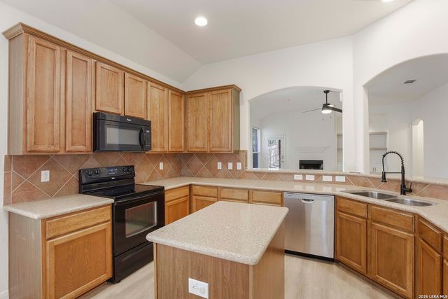 5718 Thunder Oaks, San Antonio, TX 78261