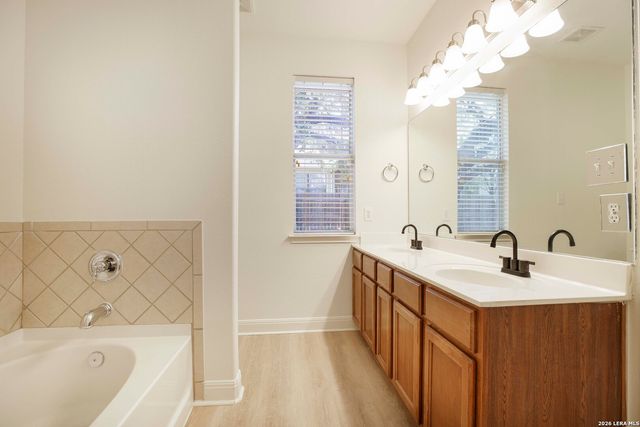 5718 Thunder Oaks, San Antonio, TX 78261