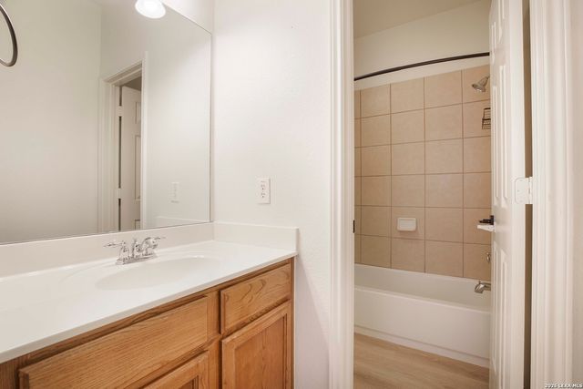 5718 Thunder Oaks, San Antonio, TX 78261