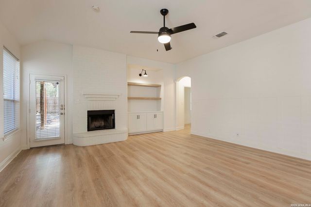 5718 Thunder Oaks, San Antonio, TX 78261