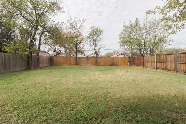 2613 Chestnut Avenue, Fort Worth, TX 76164