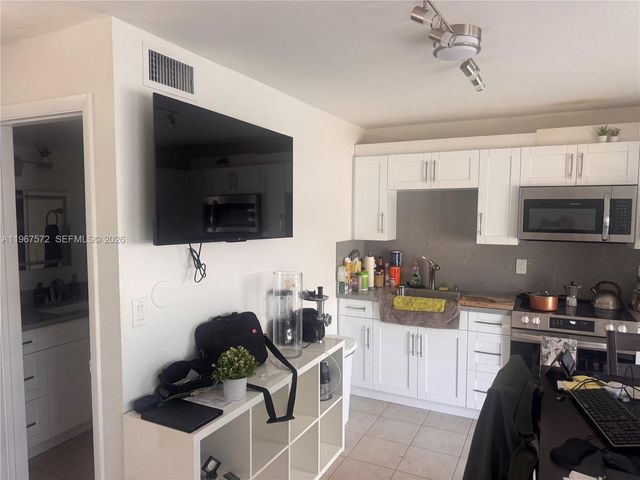 3215 N Ocean Dr 302, Hollywood, FL 33019