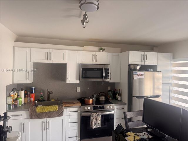 3215 N Ocean Dr 302, Hollywood, FL 33019