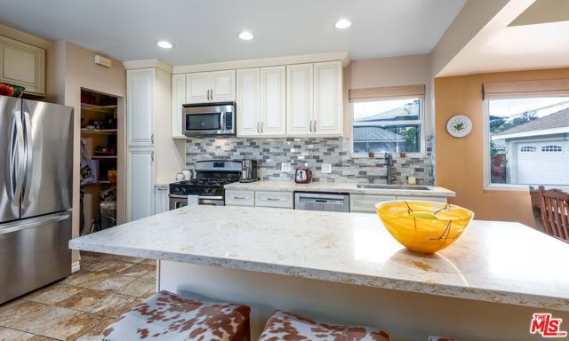 6727 W 88th Street, Los Angeles, CA 90045