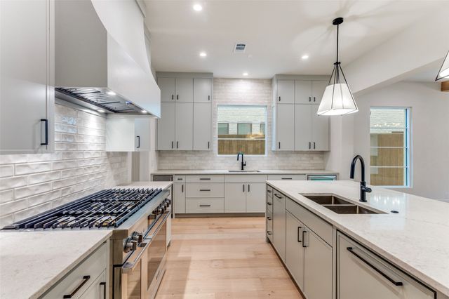 5501 Pershing Avenue, Fort Worth, TX 76107