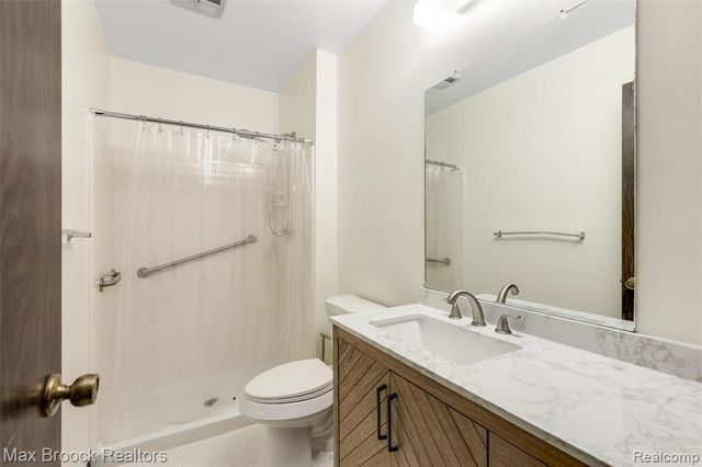 29764 Farmbrook Villa Lane, Southfield, MI 48034
