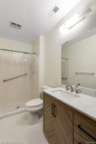 29764 Farmbrook Villa Lane, Southfield, MI 48034