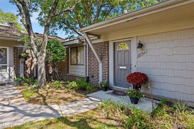 29764 Farmbrook Villa Lane, Southfield, MI 48034