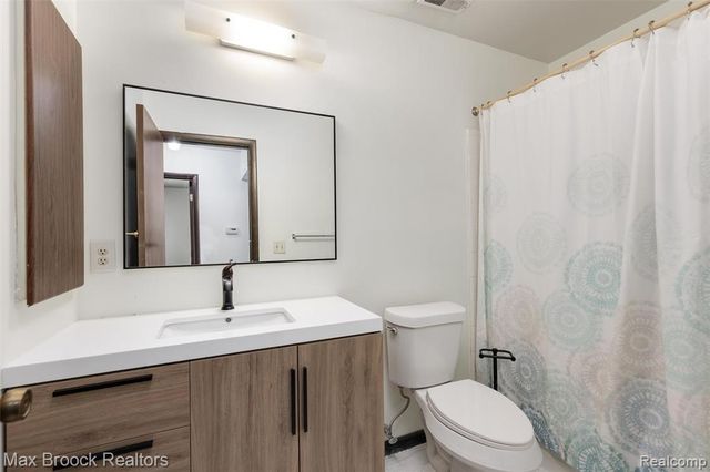 29764 Farmbrook Villa Lane, Southfield, MI 48034
