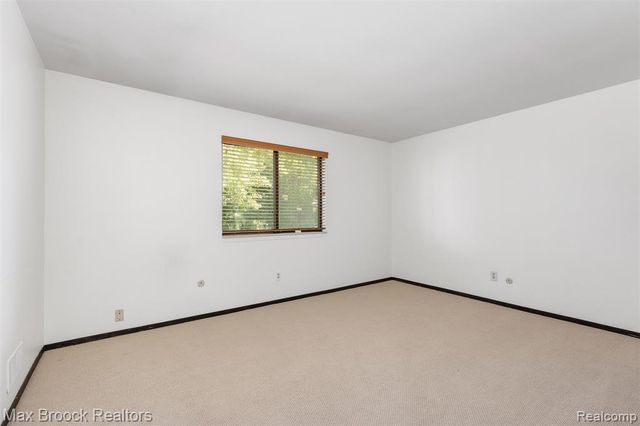29764 Farmbrook Villa Lane, Southfield, MI 48034