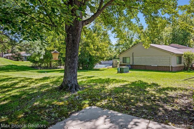 29764 Farmbrook Villa Lane, Southfield, MI 48034