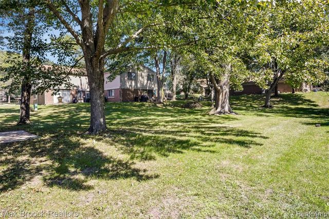 29764 Farmbrook Villa Lane, Southfield, MI 48034