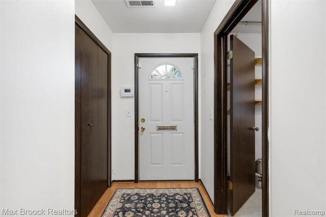 29764 Farmbrook Villa Lane, Southfield, MI 48034
