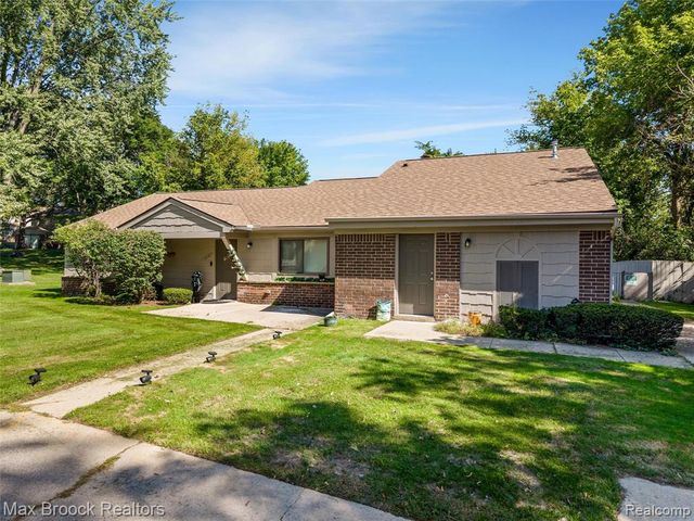 29764 Farmbrook Villa Lane, Southfield, MI 48034