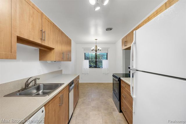29764 Farmbrook Villa Lane, Southfield, MI 48034