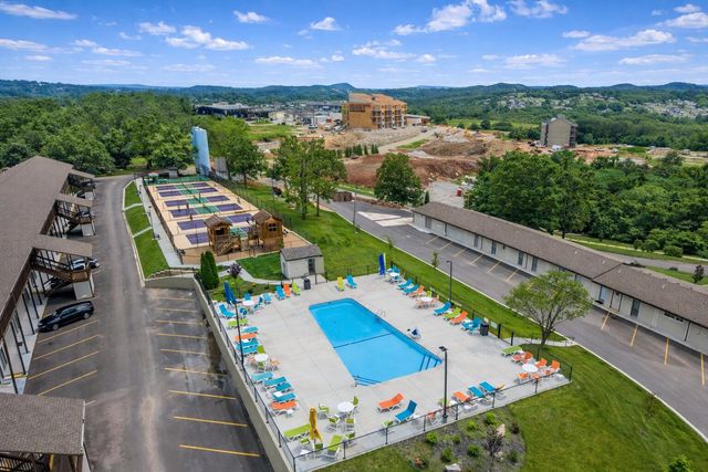 100 Getaway Circle 101, Kimberling City, MO 65686