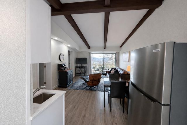 100 Getaway Circle 101, Kimberling City, MO 65686