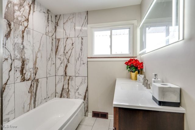 4485 Longleaf Road, Warrensville Heights, OH 44128