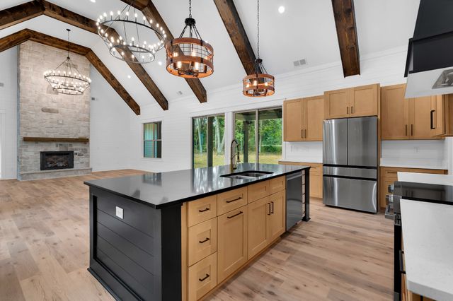 453 Dogwood Ln, Manchester, TN 37355