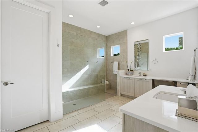 14831 Dockside LN, Naples, FL 34114