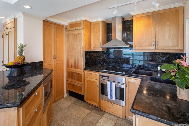 2957 Kalakaua Avenue 418, Honolulu, HI 96815