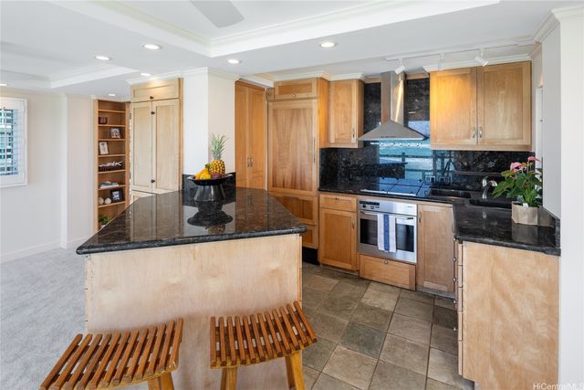 2957 Kalakaua Avenue 418, Honolulu, HI 96815