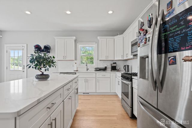 13 Albany Street, Edison, NJ 08837