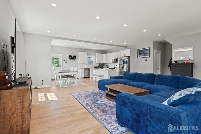 13 Albany Street, Edison, NJ 08837