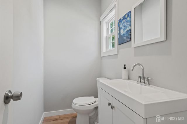 13 Albany Street, Edison, NJ 08837