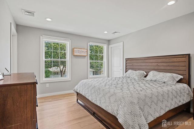 13 Albany Street, Edison, NJ 08837