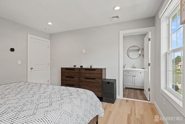 13 Albany Street, Edison, NJ 08837