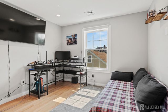 13 Albany Street, Edison, NJ 08837