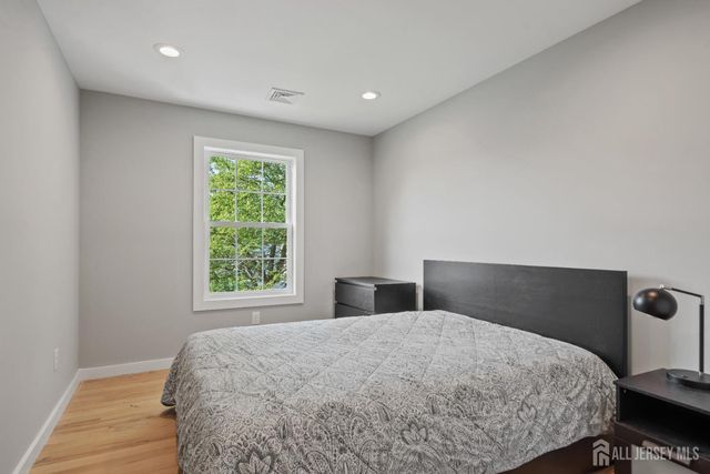 13 Albany Street, Edison, NJ 08837