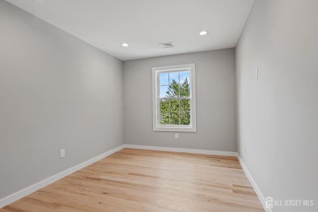 13 Albany Street, Edison, NJ 08837