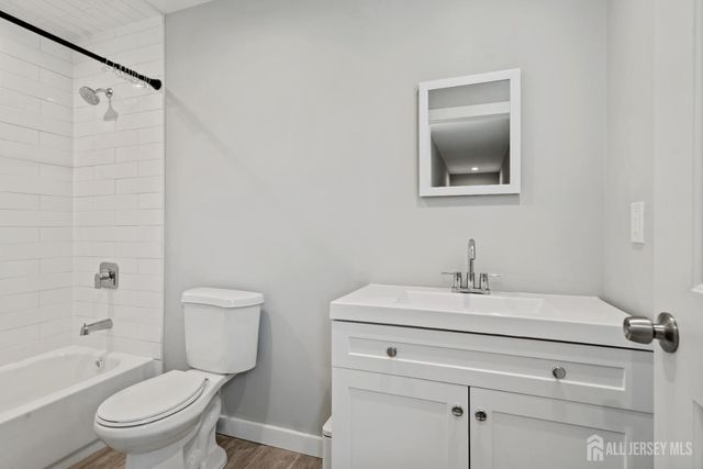 13 Albany Street, Edison, NJ 08837