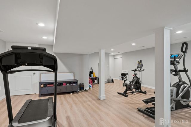 13 Albany Street, Edison, NJ 08837