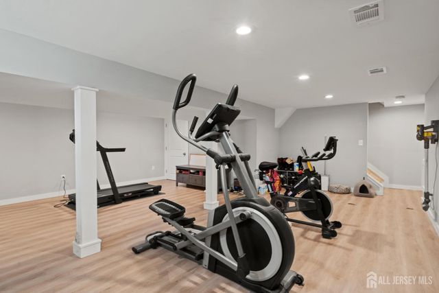 13 Albany Street, Edison, NJ 08837