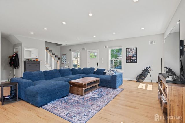 13 Albany Street, Edison, NJ 08837